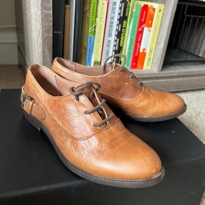 Handmade brown leather lace-up Oxfords for women
